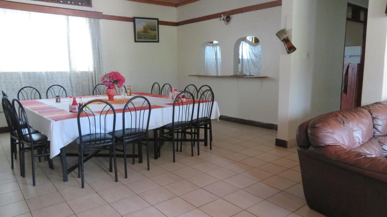 Global Village Hotel Pakwach Bagian luar foto