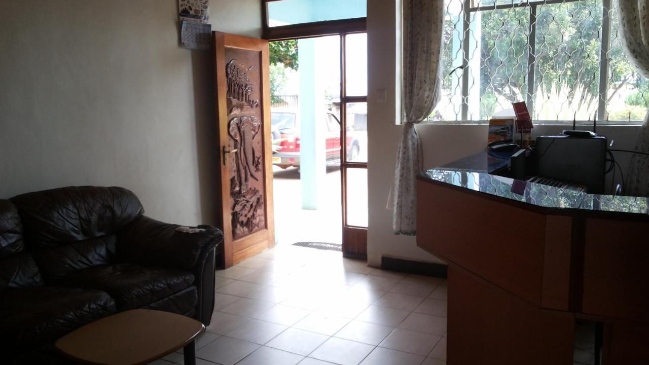 Global Village Hotel Pakwach Bagian luar foto