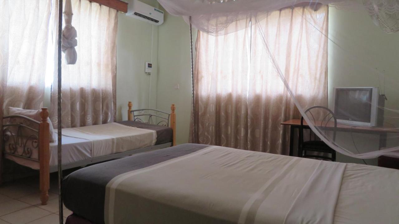 Global Village Hotel Pakwach Bagian luar foto