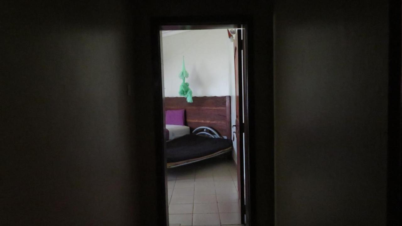 Global Village Hotel Pakwach Bagian luar foto