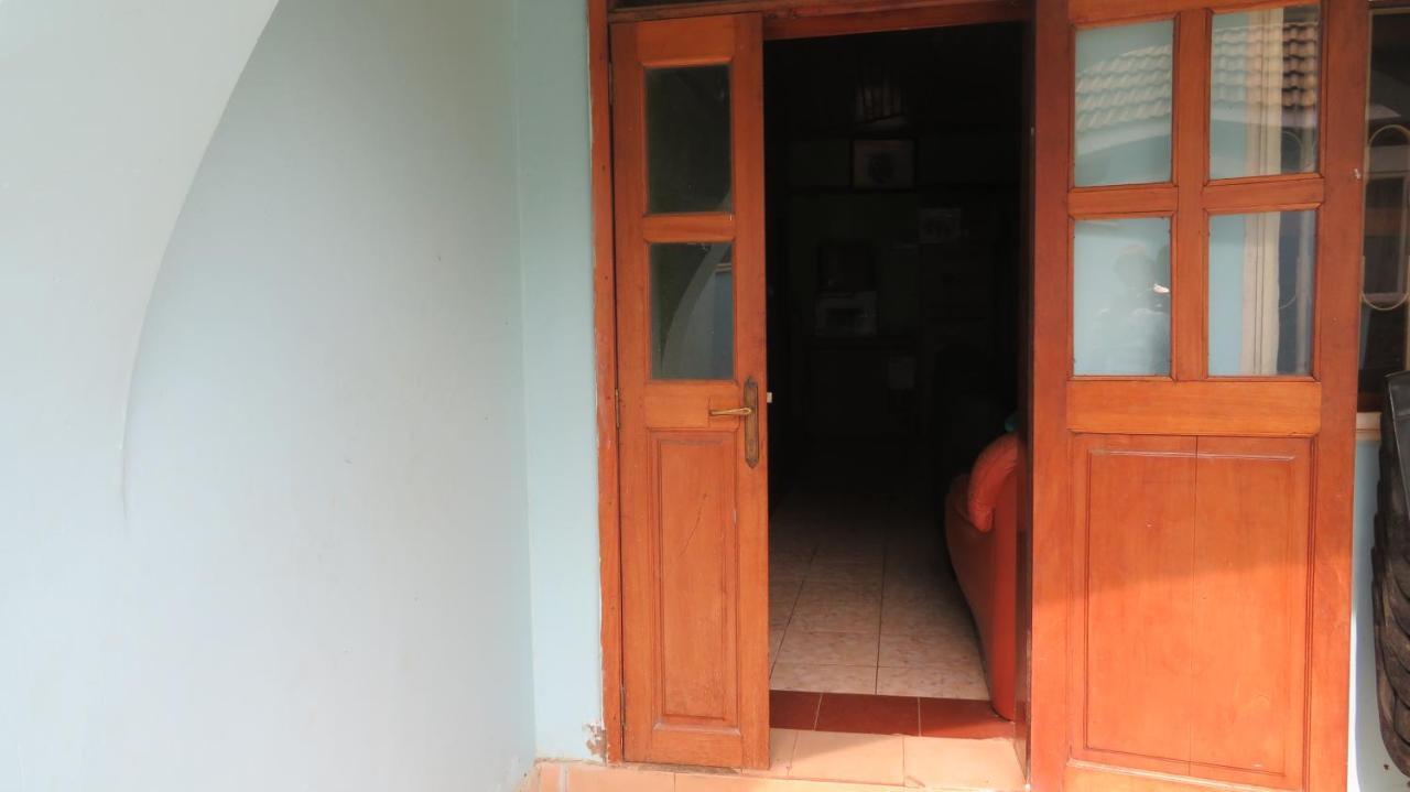 Global Village Hotel Pakwach Bagian luar foto