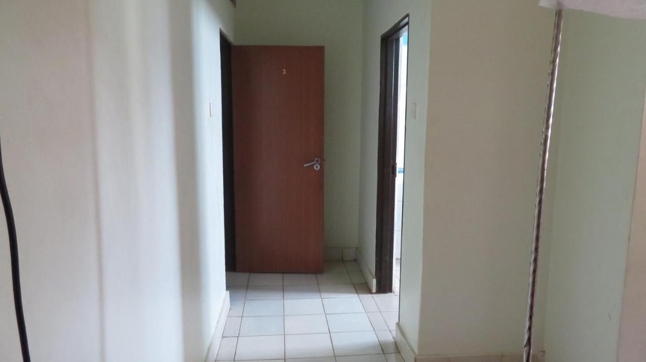 Global Village Hotel Pakwach Bagian luar foto