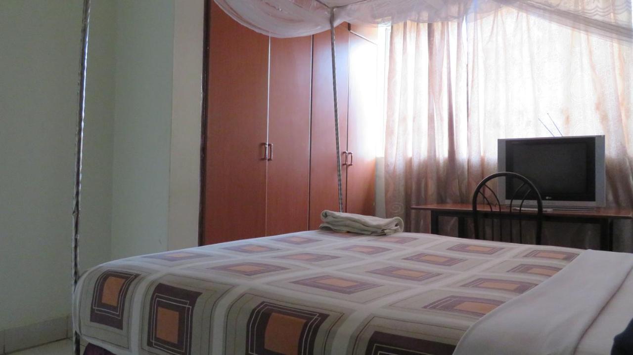 Global Village Hotel Pakwach Bagian luar foto